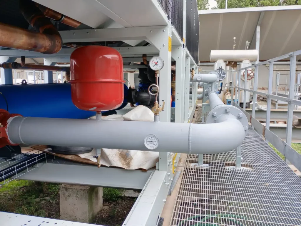 Installazione pompa di calore industriale - lavorazioni effettuate dalla Marco Passerini Impianti