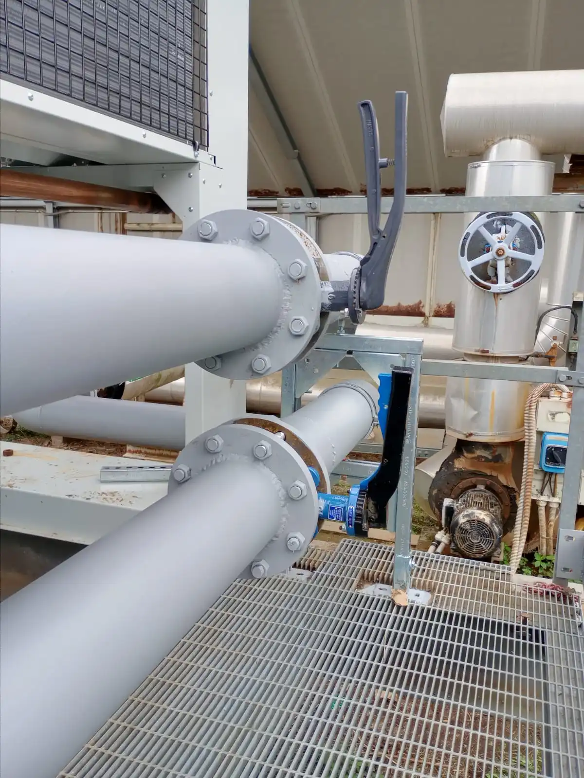 Installazione pompa di calore industriale - Marco Passerini Impianti